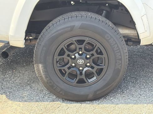 Used 2022 Toyota Tacoma SR5 w/ Technology Package RWD image 17