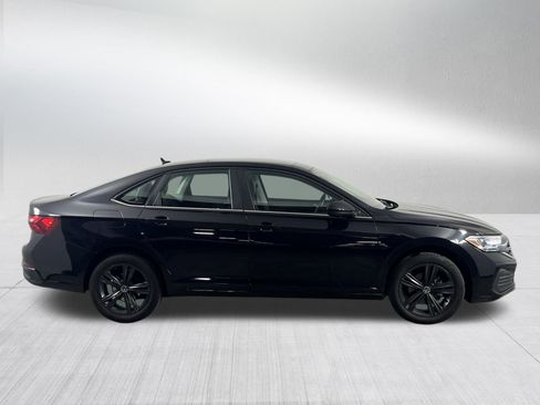 Certified 2023 Volkswagen Jetta SE w/ Panoramic Sunroof Package image 8