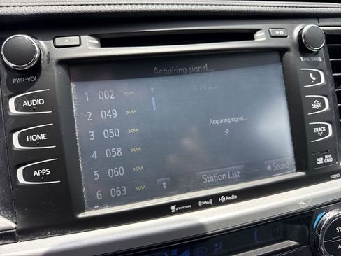 Used 2019 Toyota Highlander XLE AWD/4WD image 16