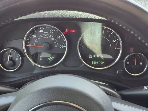 Used 2018 Jeep Wrangler Unlimited Sahara AWD/4WD image 8