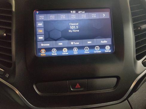 Used 2019 Jeep Cherokee Latitude w/ Popular Appearance Group image 25