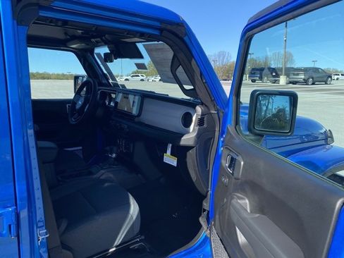 New 2025 Jeep Gladiator Sport image 28