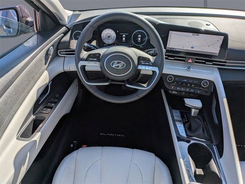Used 2023 Hyundai Elantra Limited image 14