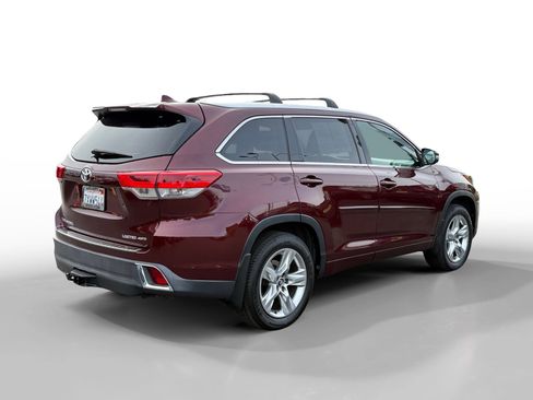 Used 2017 Toyota Highlander Limited image 5
