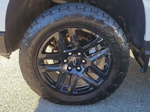 Used 2025 Chevrolet Silverado 1500 LT Trail Boss w/ Protection Package image 9
