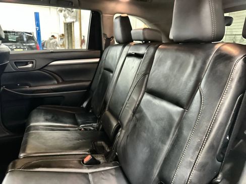 Used 2015 Toyota Highlander XLE AWD/4WD image 25