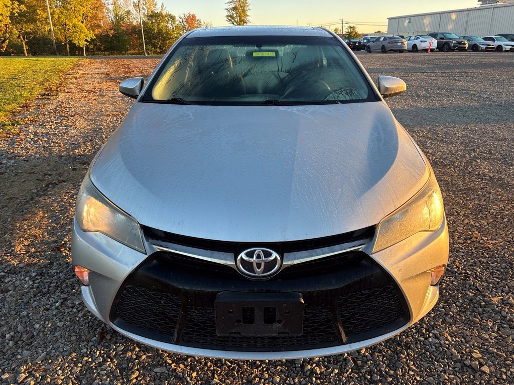 Used 2015 Toyota Camry SE w/ Moonroof Package FWD image 2