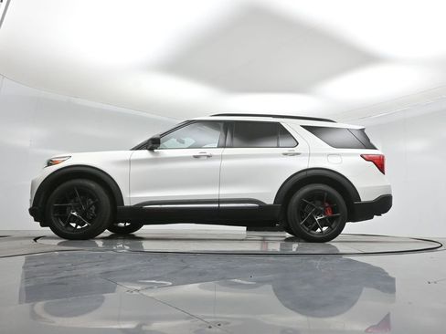 Certified 2020 Ford Explorer XLT w/ Equipment Group 202A image 8