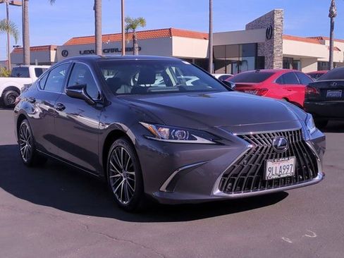 Used 2024 Lexus ES 300h 300h image 3