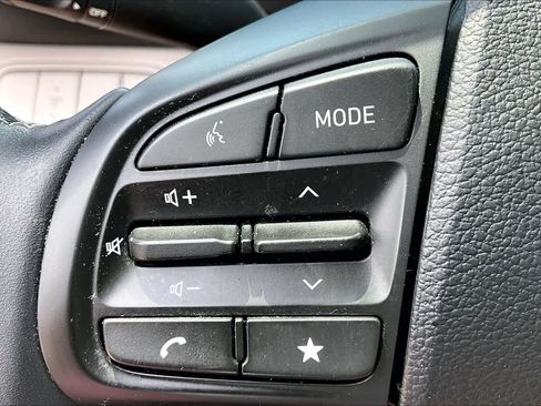 Used 2023 Hyundai Venue SEL FWD image 34
