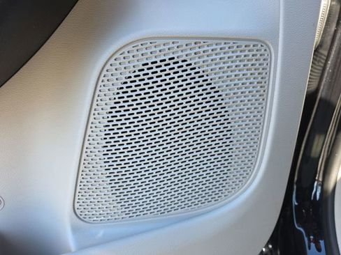 Used 2024 Chrysler Pacifica Touring-L image 23