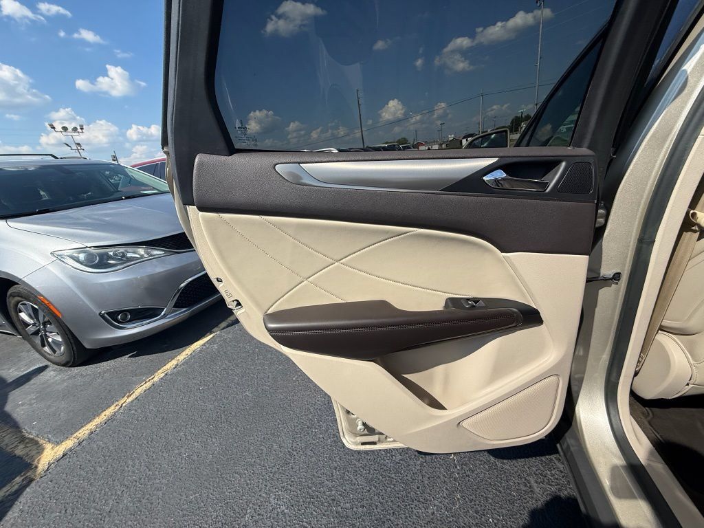 Used 2017 Lincoln MKC Premiere FWD image 17