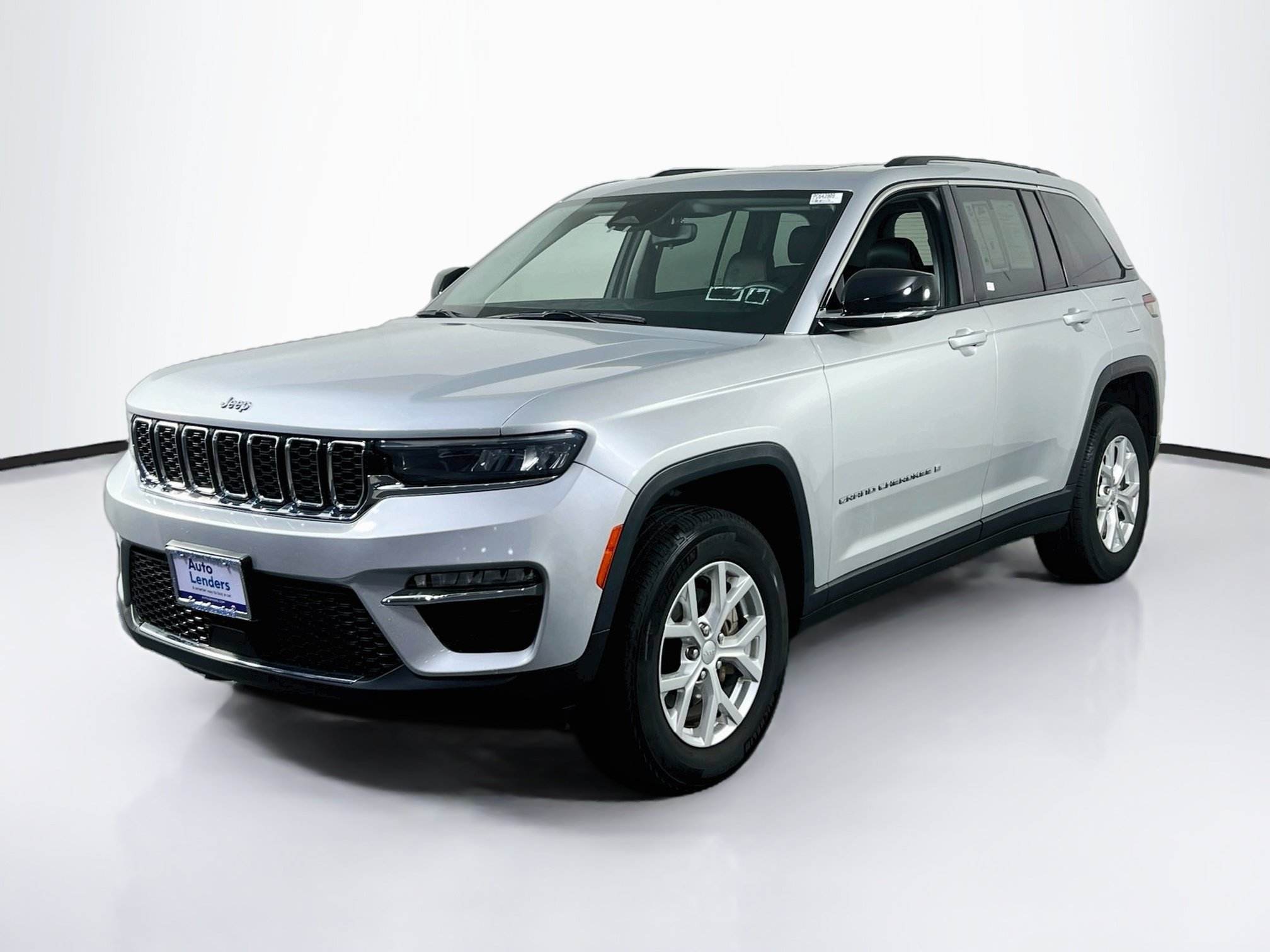 Used 2023 Jeep Grand Cherokee Limited AWD/4WD image 1