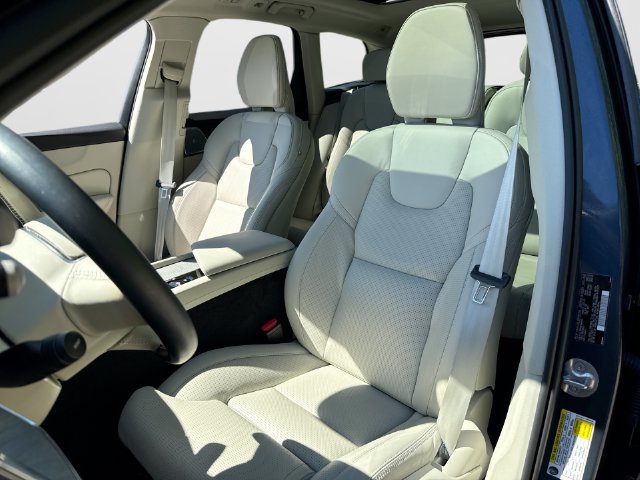 Certified 2024 Volvo XC60 B5 Ultimate w/ Protection Package Premier AWD/4WD image 16
