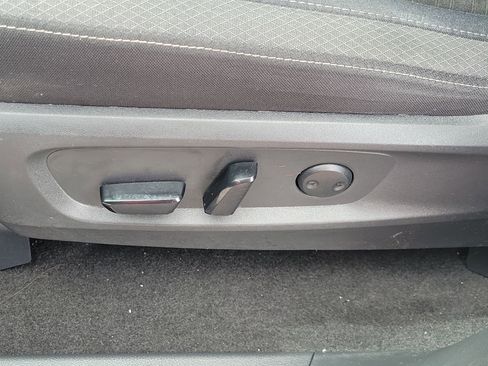 Used 2025 Nissan Pathfinder SV image 24