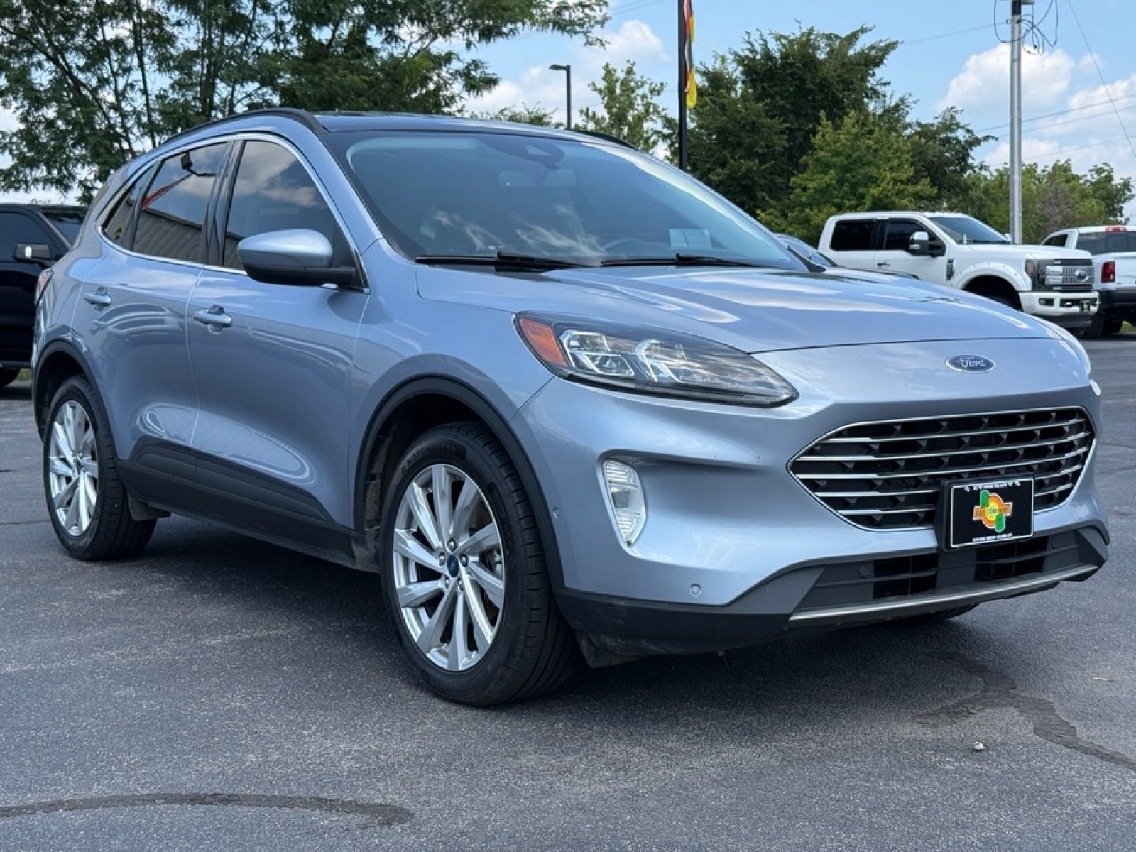 Used 2022 Ford Escape Titanium w/ Titanium Elite Package AWD/4WD image 2
