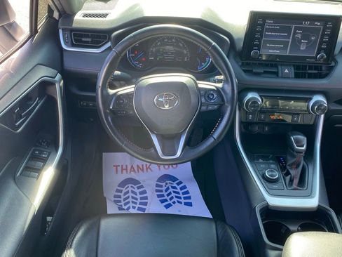 Used 2021 Toyota RAV4 SE image 10