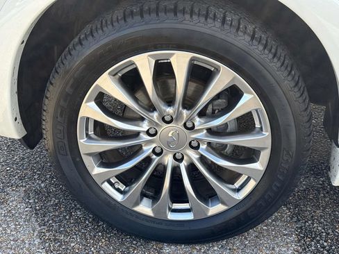 Used 2017 INFINITI QX80 2WD w/ Driver Assistance Package image 5