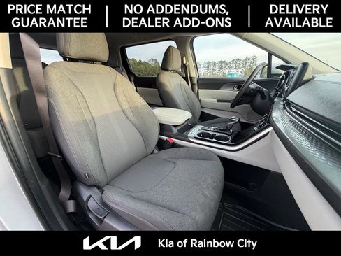 Used 2022 Kia Carnival LX image 16
