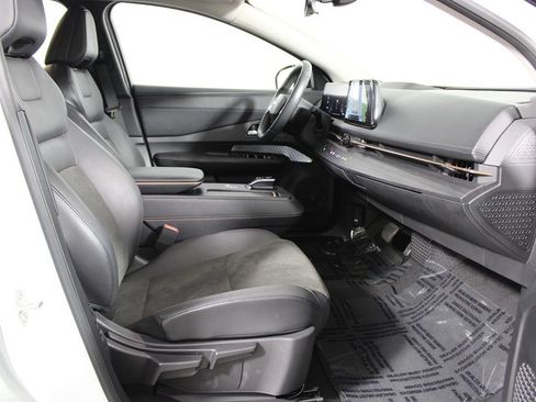 Used 2023 Nissan Ariya AWD image 16