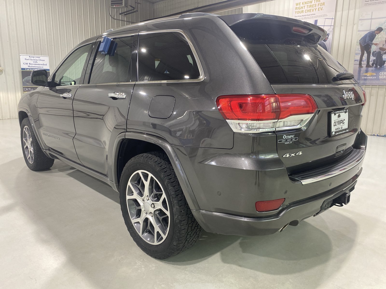 Used 2019 Jeep Grand Cherokee Overland AWD/4WD image 6