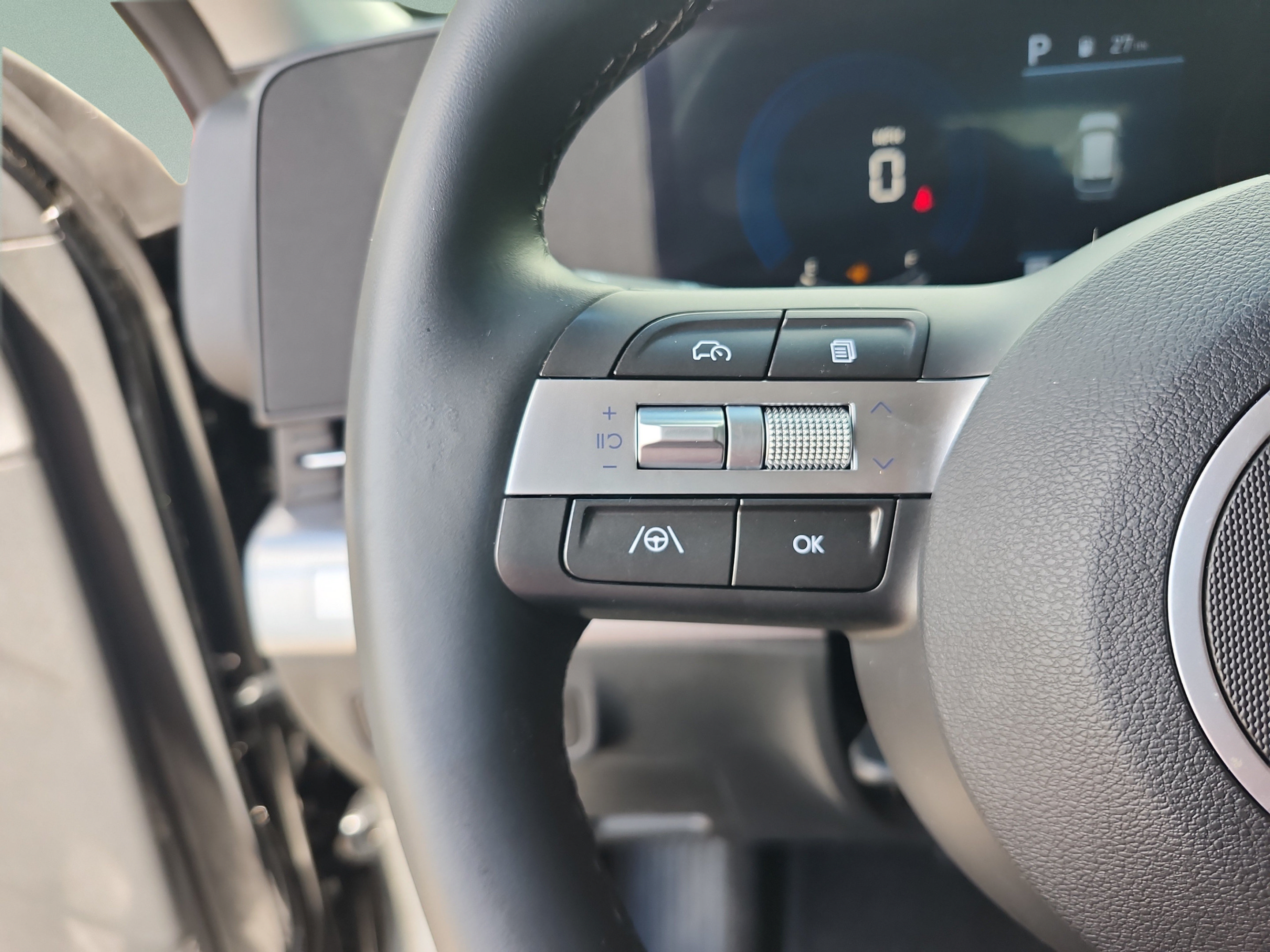 Used 2024 Hyundai Kona SEL FWD image 12