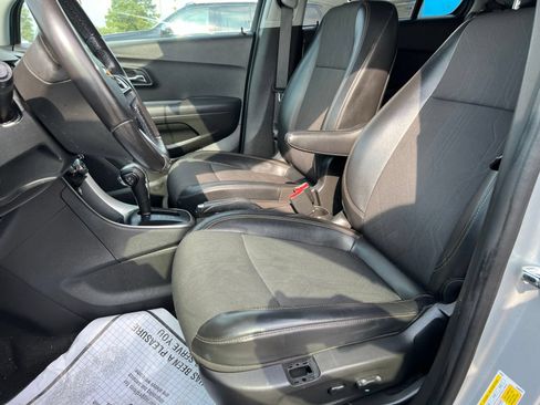 Used 2019 Chevrolet Trax LT FWD image 10