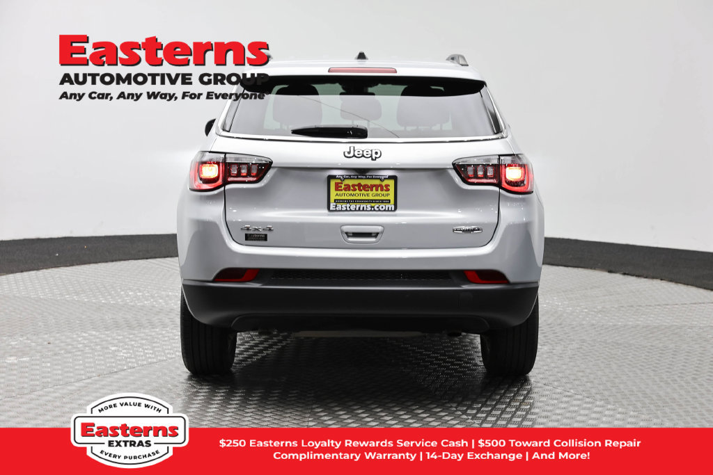 Used 2024 Jeep Compass Latitude AWD/4WD image 7
