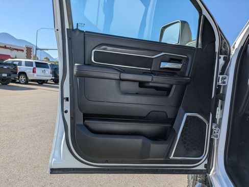 Used 2025 RAM 2500 Laramie AWD/4WD image 15