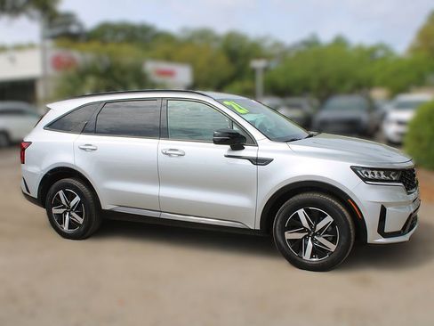 Certified 2021 Kia Sorento S image 4