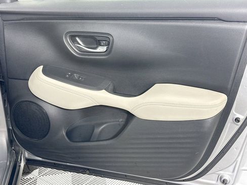 Certified 2023 Honda HR-V LX image 28