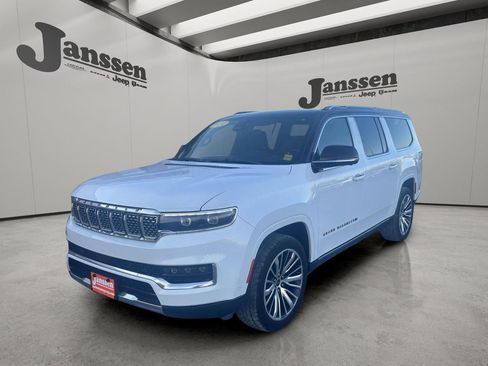 Used 2024 Jeep Grand Wagoneer L Series III AWD/4WD image 8