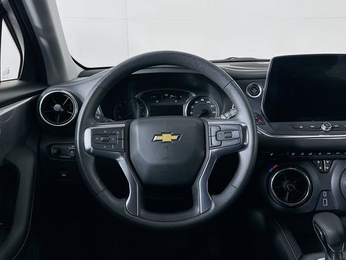 Used 2025 Chevrolet Blazer LT FWD image 17