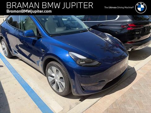Used 2024 Tesla Model Y Long Range AWD/4WD image 1