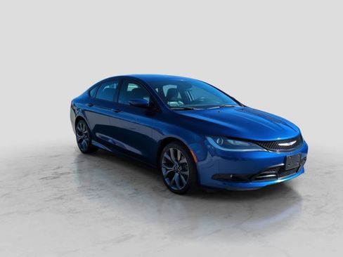 Used 2016 Chrysler 200 S FWD image 2