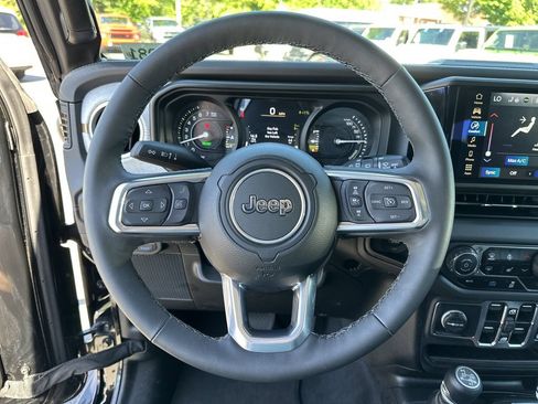 Certified 2025 Jeep Wrangler Unlimited Sahara AWD/4WD image 12