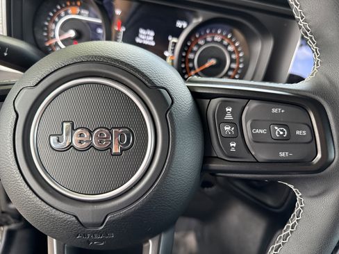 Used 2025 Jeep Wrangler Sport S image 27