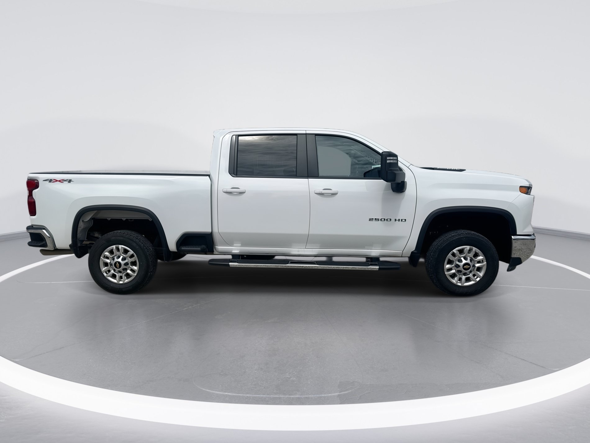 Used 2025 Chevrolet Silverado 2500 LT w/ Convenience Package AWD/4WD image 3