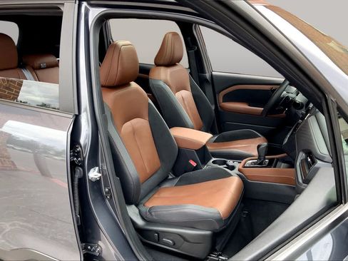 Used 2025 Subaru Forester Touring AWD/4WD image 9