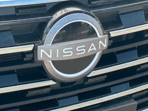 Used 2025 Nissan Rogue SV AWD/4WD image 10