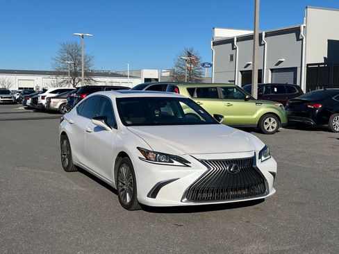 Used 2019 Lexus ES 350 image 2