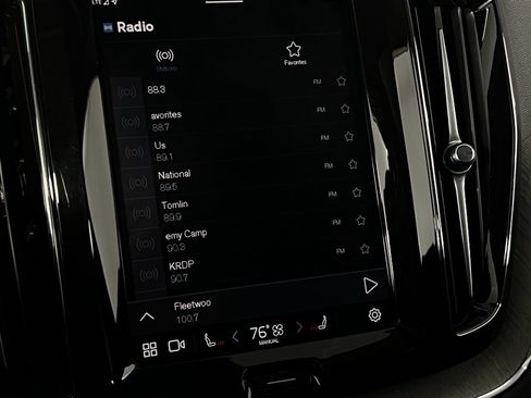 Used 2025 Volvo XC60 B5 Plus image 19