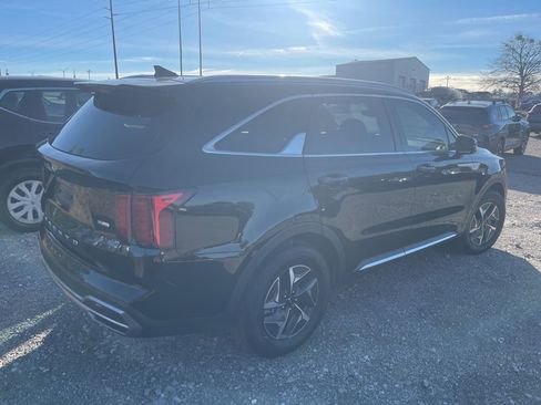 Used 2022 Kia Sorento EX w/ Panoramic Sunroof Package image 3