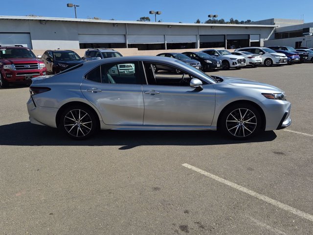 Used 2023 Toyota Camry SE FWD image 4