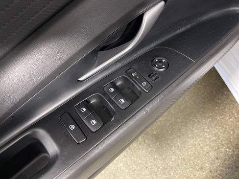 Certified 2024 Hyundai Elantra SEL FWD image 18