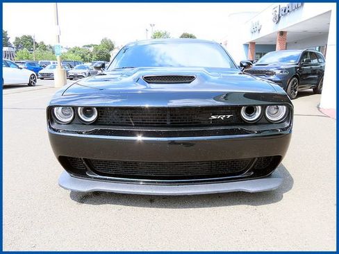 Used 2017 Dodge Challenger SRT Hellcat RWD image 3