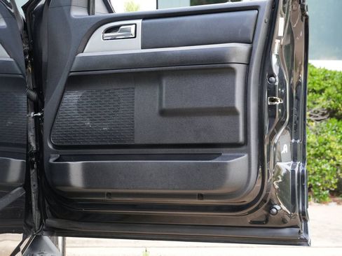 Used 2015 Ford Expedition XLT RWD image 39
