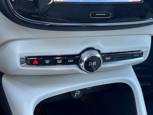 New 2026 Volvo XC40 B5 Ultra image 18