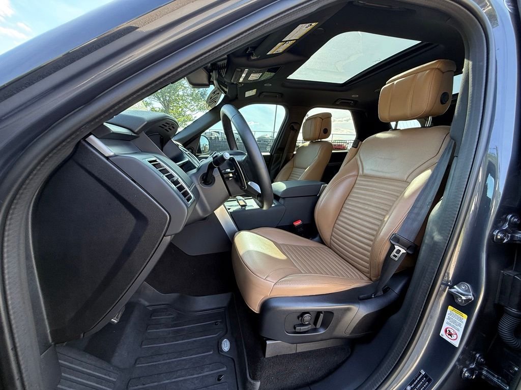Used 2024 Land Rover Discovery Dynamic SE AWD/4WD image 23