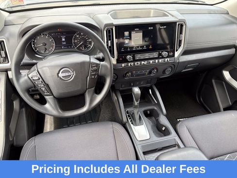 Used 2025 Nissan Frontier SV AWD/4WD image 13